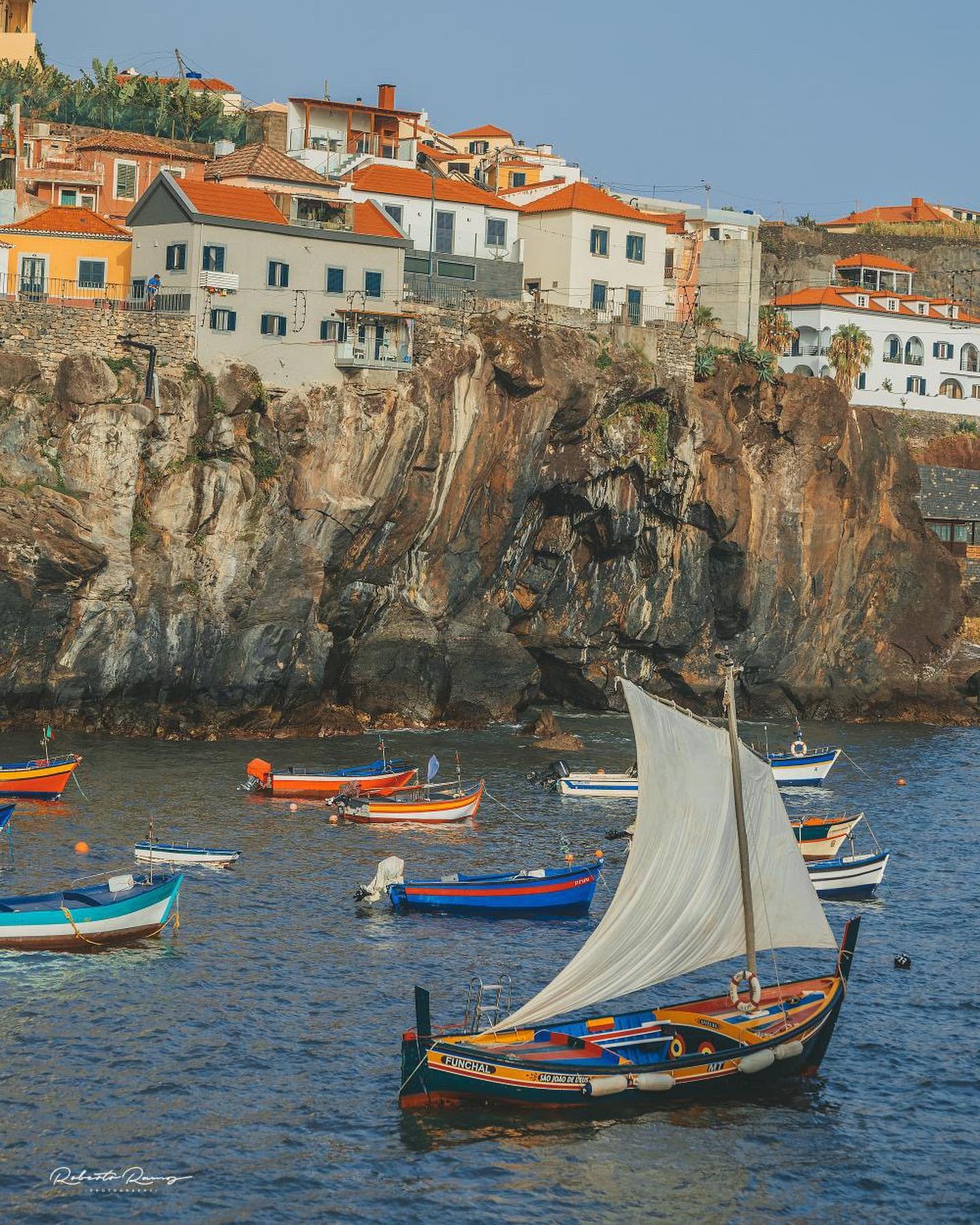 The Xavelha sailing near Câmara de Lobos harbor